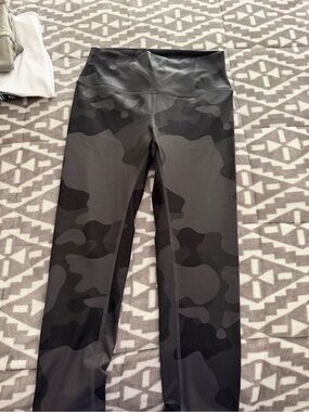ALO Yoga  Black & Gray Camo Leggings